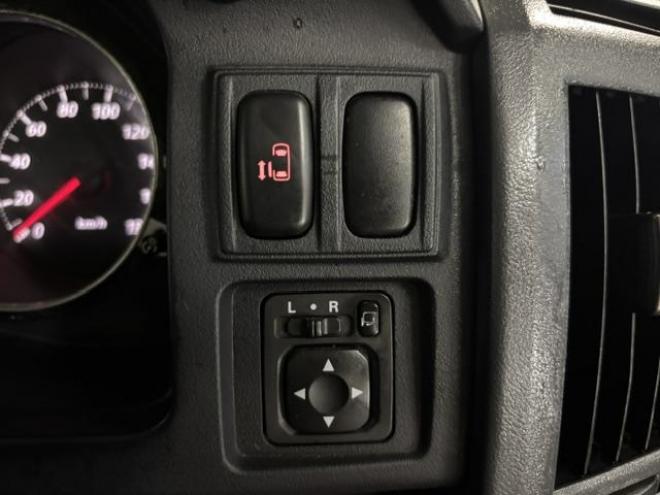 デリカＤ：５　グレードＭ　本州仕入　ワンオーナー　寒冷地仕様　禁煙車　新品ＶＥＮＥＳ１６インチＡＷ＋新品ＴＯＹＯホワイトレター　新品ＪＡＯＳブラックマッドガード　アルパインリアフリップダウンモニター　Ｂｌｕｅｔｏｏｔｈ 4WD 2500 5Dr
