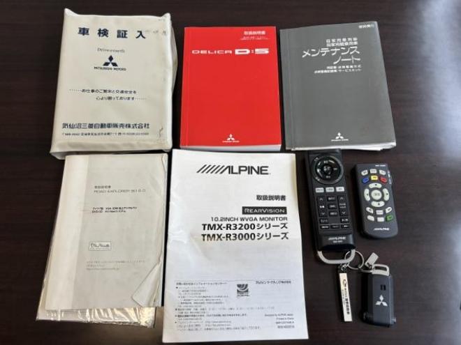 デリカＤ：５　グレードＭ　本州仕入　ワンオーナー　寒冷地仕様　禁煙車　新品ＶＥＮＥＳ１６インチＡＷ＋新品ＴＯＹＯホワイトレター　新品ＪＡＯＳブラックマッドガード　アルパインリアフリップダウンモニター　Ｂｌｕｅｔｏｏｔｈ 4WD 2500 5Dr
