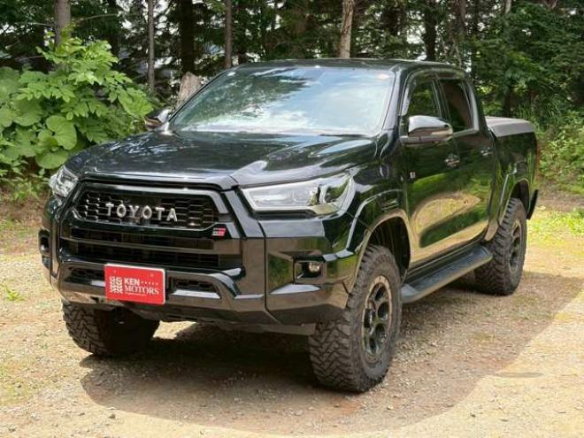 ハイラックス2.4 Z GRスポーツ ディーゼルターボ 4WD　エアコン パワステ パワーウィンドウ キーレス 電動シート フロントカメラ サイドカメラ バックカメラ ETC  トノカバー 社外ホイール クルーズコントロール MTモード付き 純正ナビ 2400