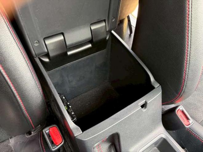 ハイラックス2.4 Z GRスポーツ ディーゼルターボ 4WD　エアコン パワステ パワーウィンドウ キーレス 電動シート フロントカメラ サイドカメラ バックカメラ ETC  トノカバー 社外ホイール クルーズコントロール MTモード付き 純正ナビ 2400