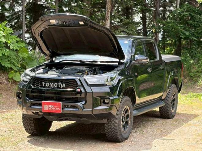 ハイラックス2.4 Z GRスポーツ ディーゼルターボ 4WD　エアコン パワステ パワーウィンドウ キーレス 電動シート フロントカメラ サイドカメラ バックカメラ ETC  トノカバー 社外ホイール クルーズコントロール MTモード付き 純正ナビ 2400