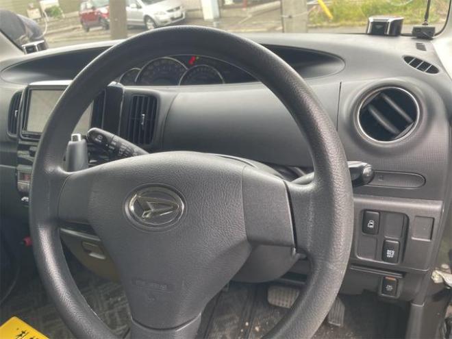 タントカスタムＬ　４ＷＤ　電動スライドドア　ナビ　ＴＶ　ＨＩＤ　スマートキー　アイドリングストップ　ベンチシート　ＣＶＴ　盗難防止システム　ＡＢＳ　ＣＤ　アルミホイール　衝突安全ボディ　エアコン　パワーステアリング（北海道） 4WD 660 5Dr