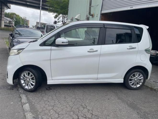 デイズハイウェイスター　Ｘ　４ＷＤ　リアカメラ　セキュリティアラーム　Ｓキー　Ａストップ　衝突安全ボディ　フルオートエアコン　寒冷地仕様　パワーウィンドウ　ベンチシート　ダブルエアバッグ　４ＷＤ　エアバック　キーレス　ＡＢＳ（北海道） 4WD 660 5Dr