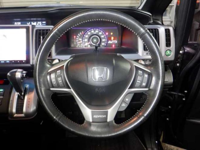ステップワゴン2.0 スパーダ Z クールスピリット 4WD　本州仕入・後期型・ナビ・TV・Bカメラ・両側電動・スマートキー・クルコン・ETC・ワイパーデアイサー・HID・リアヒーター・フォグランプ・アイドリングストップ・フルフラットシート・パドルシフト 2000