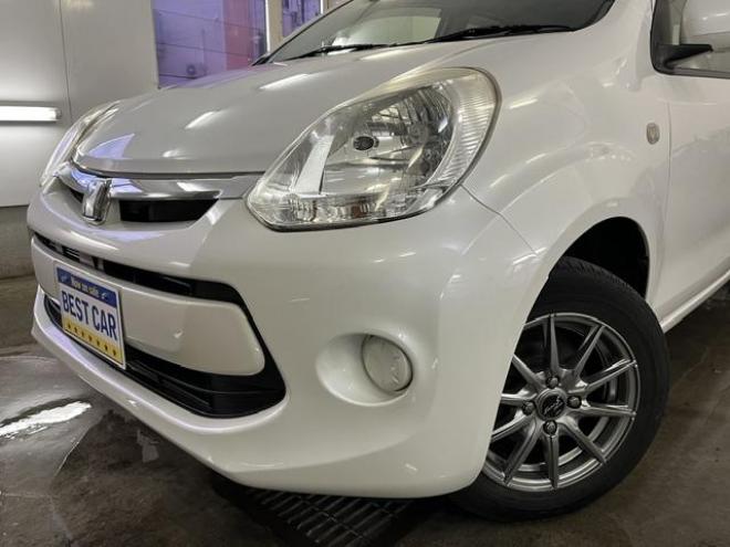 パッソ１．０Ｘ　Ｌパッケージ　キリリ　寒冷地仕様　禁煙車　純正ＳＤナビ　地デジ　Ｂｌｕｅｔｏｏｔｈオーディオ　バックカメラ　スマートキー　エンジンスターター　ＨＩＤヘッドライト　社外１４インチＡＷ　社外１３ＡＷ＋スタッドレスタイヤ付 4WD 1000 5Dr
