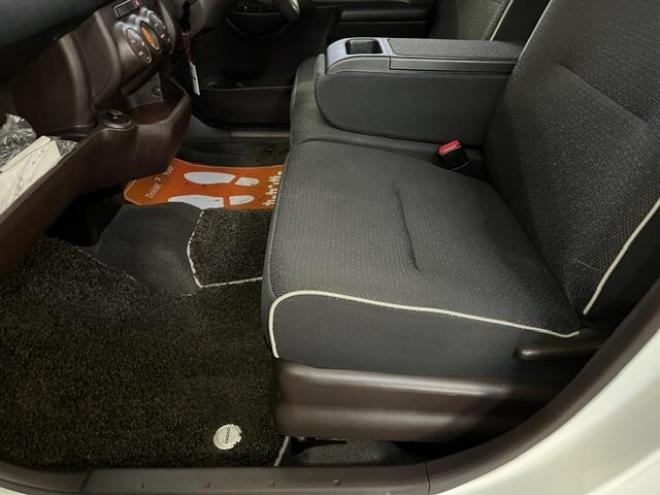パッソ１．０Ｘ　Ｌパッケージ　キリリ　寒冷地仕様　禁煙車　純正ＳＤナビ　地デジ　Ｂｌｕｅｔｏｏｔｈオーディオ　バックカメラ　スマートキー　エンジンスターター　ＨＩＤヘッドライト　社外１４インチＡＷ　社外１３ＡＷ＋スタッドレスタイヤ付 4WD 1000 5Dr