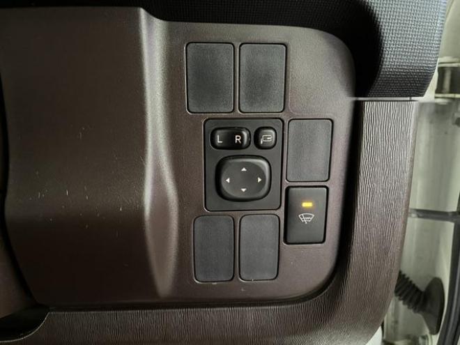 パッソ１．０Ｘ　Ｌパッケージ　キリリ　寒冷地仕様　禁煙車　純正ＳＤナビ　地デジ　Ｂｌｕｅｔｏｏｔｈオーディオ　バックカメラ　スマートキー　エンジンスターター　ＨＩＤヘッドライト　社外１４インチＡＷ　社外１３ＡＷ＋スタッドレスタイヤ付 4WD 1000 5Dr