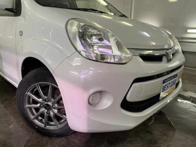 パッソ１．０Ｘ　Ｌパッケージ　キリリ　寒冷地仕様　禁煙車　純正ＳＤナビ　地デジ　Ｂｌｕｅｔｏｏｔｈオーディオ　バックカメラ　スマートキー　エンジンスターター　ＨＩＤヘッドライト　社外１４インチＡＷ　社外１３ＡＷ＋スタッドレスタイヤ付 4WD 1000 5Dr