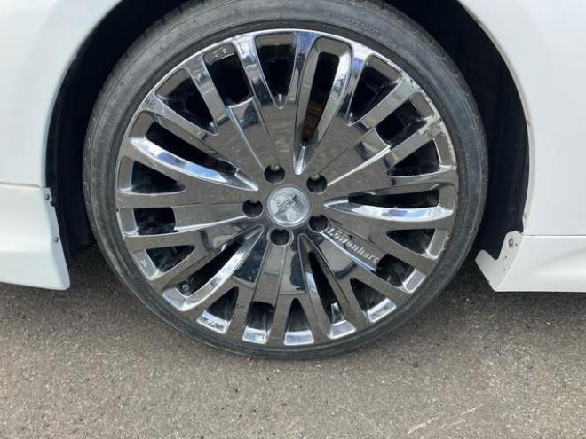 クラウン２．５アスリートｉ－ＦｏｕｒアニバーサリＥＤ　４ＷＤ　ロイヤルサルーン仕様　革シート　社外アルミ　スマートキー　シートヒーター　パワーシート　ＴＶ付ナビ　バックカメラ　ＡＢＳ　オートクルーズコントロール（北海道） 4WD 2500 4Dr