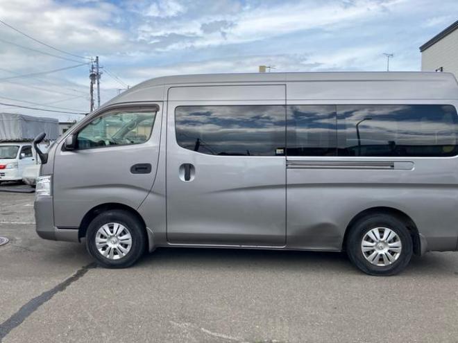 キャラバンバンNV350 スーパーロングＤＸターボ　４ＷＤ　ロングハイルーフ標準仕様　キーレス　ＴＶ付ナビ　Ｂｌｕｅｔｏｏｔｈ　エンジンスターター（北海道） 4WD 2500(D) 4Dr