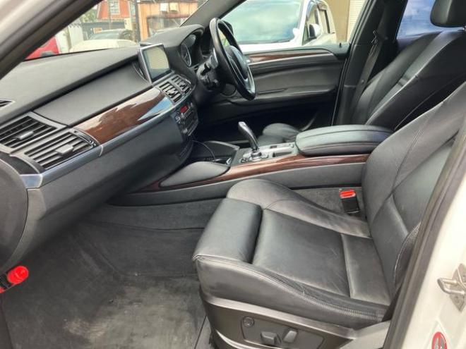 BMWＸ６ ｘＤｒｉｖｅ　３５ｉ　４ＷＤ　社外アルミ　バックカメラ　サンルーフ　ツインターボ（北海道） 4WD 3000 5Dr