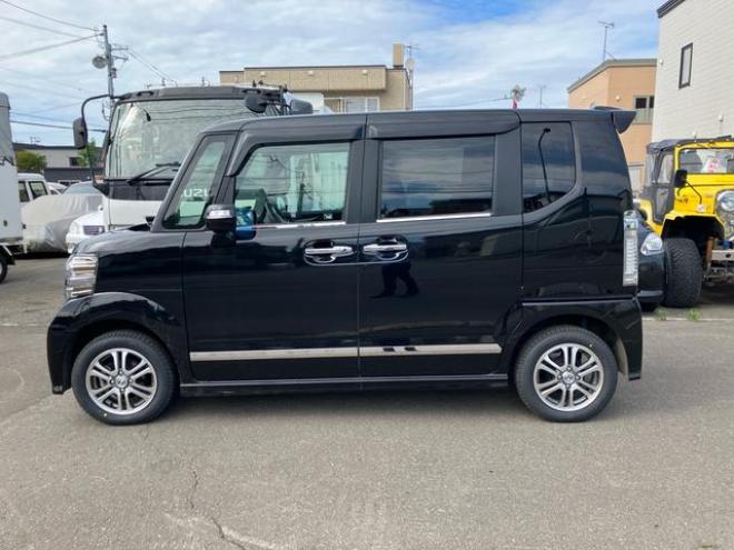 N-BOX+カスタム　Ｇ　４ＷＤ　ワンオーナー　ＴＶ付ナビ　バックカメラ　スマートキー　アイドリングストップ（北海道） 4WD 660 5Dr