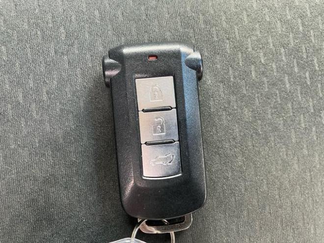 デリカＤ：５ Ｇ　プレミアム　４ＷＤ　フロントガード　ルーフラック　バックカメラ　マットタイヤ　社外アルミ　ＴＶ付ナビ　ＥＴＣ（北海道） 4WD 2400 5Dr