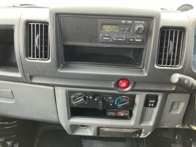 クリッパートラック ＳＤブラックＬＴＤ　４ＷＤ　エアコン　ＥＴＣ　パワステ（北海道） 4WD 660 2Dr