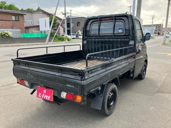 クリッパートラック ＳＤブラックＬＴＤ　４ＷＤ　エアコン　ＥＴＣ　パワステ（北海道） 4WD 660 2Dr