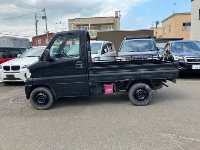 クリッパートラック ＳＤブラックＬＴＤ　４ＷＤ　エアコン　ＥＴＣ　パワステ（北海道） 4WD 660 2Dr