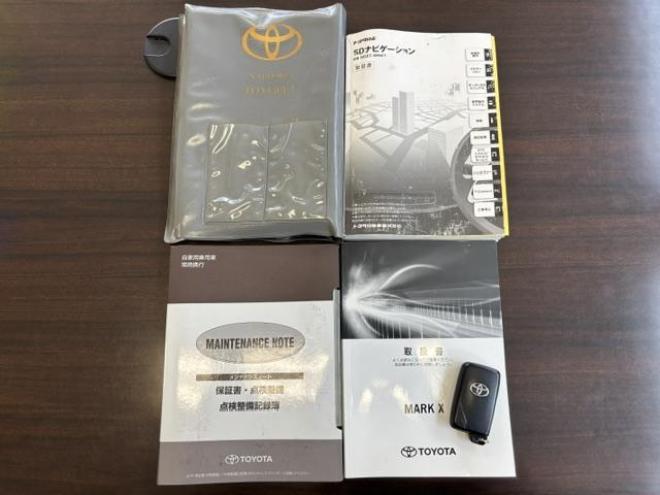 マークX２５０Ｇ　Ｆｏｕｒ　後期型　寒冷地仕様　禁煙車　プリクラッシュセーフティ　レーダークルーズコントロール　車線逸脱警報　社外１７インチＡＷ　純正１６ＡＷ＋スタッドレスタイヤ　純正ナビ　フルセグ地デジ　Ｂｌｕｅｔｏｏｔｈオーディオ 4WD 2500 4Dr