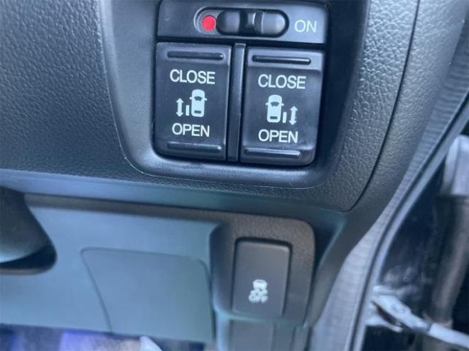 N-BOXカスタム Ｇ・ターボパッケージ ４ＷＤ バックカメラ 両側電動スライドドア ＴＶ クリアランスソナー オートクルーズコントロール オートライト ＨＩＤ スマートキー アイドリングストップ ベンチシート ＣＶＴ 盗難防止システム（北海道） 4WD 660 5Dr