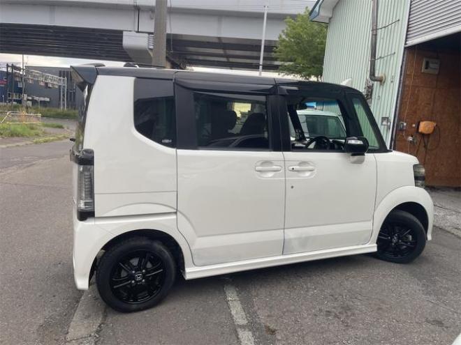 N-BOXカスタム ２トーンカラースタイル Ｇ・Ｌパッケージ ４ＷＤ 後期 フルセグナビ Ｒカメラ パワースライド セカンドシートスライドタイプ ＨＩＤ（北海道） 4WD 660 5Dr
