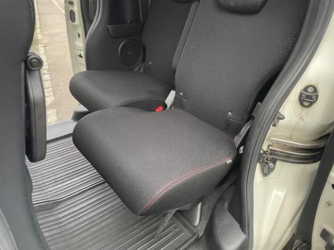N-BOXカスタム ２トーンカラースタイル Ｇ・Ｌパッケージ ４ＷＤ 後期 フルセグナビ Ｒカメラ パワースライド セカンドシートスライドタイプ ＨＩＤ（北海道） 4WD 660 5Dr