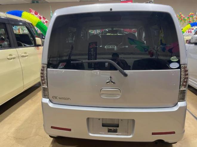 eKワゴンＭ ４ＷＤ キーレス付 ベンチシートフルフラット ダブルエアバック ＰＳ 全席パワーウインドウ 寒冷地仕様車 オートエアコン 運転席エアバック セキュリティーアラーム フルタイム４ＷＤ 衝突安全ボディ（北海道） 4WD 660 5Dr