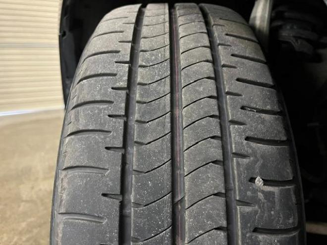 マークX２５０Ｇ　Ｆｏｕｒ　本州仕入　寒冷地仕様　禁煙車　プリクラッシュセーフティ　レーダークルーズコントロール　純正１６インチＡＷ　社外１６ＡＷ＋スタッドレスタイヤ　純正ナビ　フルセグ地デジ　Ｂｌｕｅｔｏｏｔｈオーディオ 4WD 2500 4Dr