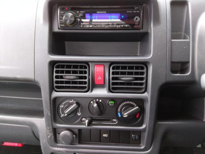 キャリーＫＣエアコン・パワステ パートタイム４ＷＤ　ＡＢＳ　オートマチック　エアコン　パワステ　ＣＤ　夏冬タイヤ付　荷台マット　ゲートプロテクター　車検令和１０年７月 4WD 660 2Dr
