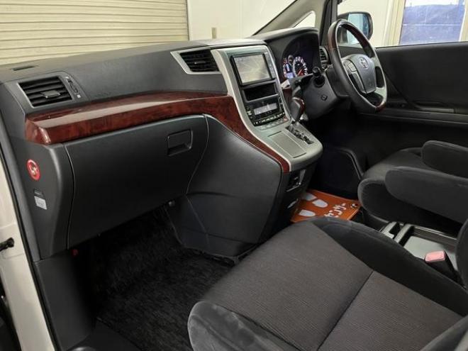 ヴェルファイア２．４Ｚ　寒冷地仕様　禁煙車　リアフリップダウンモニター　ＳＭＡＣＫ１８インチＡＷ　社外１６ＡＷ＋スタッドレスタイヤ付　パワースライドドア　純正ＨＤＤナビ　地デジ　ＤＶＤ再生　Ｂｌｕｅｔｏｏｔｈ　バックカメラ 4WD 2400 5Dr