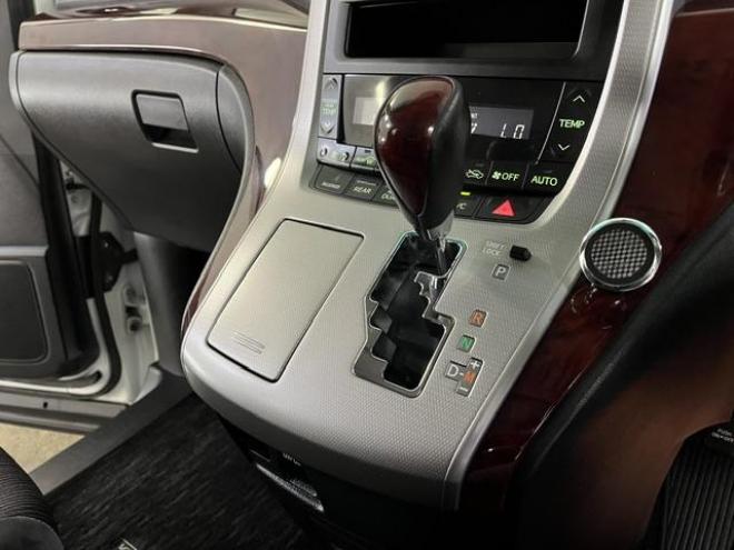 ヴェルファイア２．４Ｚ　寒冷地仕様　禁煙車　リアフリップダウンモニター　ＳＭＡＣＫ１８インチＡＷ　社外１６ＡＷ＋スタッドレスタイヤ付　パワースライドドア　純正ＨＤＤナビ　地デジ　ＤＶＤ再生　Ｂｌｕｅｔｏｏｔｈ　バックカメラ 4WD 2400 5Dr