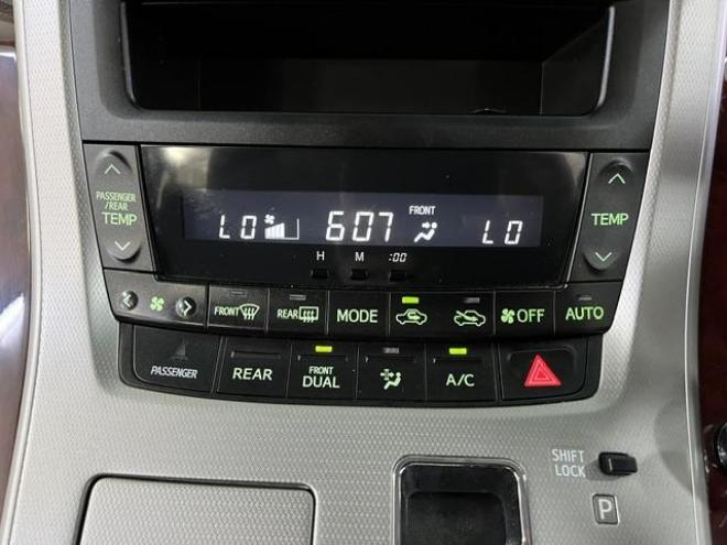 ヴェルファイア２．４Ｚ　寒冷地仕様　禁煙車　リアフリップダウンモニター　ＳＭＡＣＫ１８インチＡＷ　社外１６ＡＷ＋スタッドレスタイヤ付　パワースライドドア　純正ＨＤＤナビ　地デジ　ＤＶＤ再生　Ｂｌｕｅｔｏｏｔｈ　バックカメラ 4WD 2400 5Dr