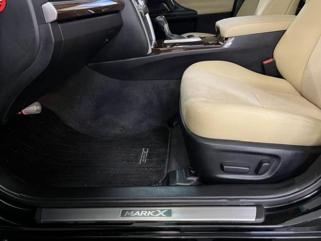 マークXプレミアム　Ｆｏｕｒ　最上級グレード　本州仕入　寒冷地仕様　禁煙車　純正ハーフレザーシート　両席シートヒーター　純正ナビ　フルセグ地デジ　Ｂｌｕｅｔｏｏｔｈオーディオ　ＤＶＤ再生　バックカメラ　ＨＩＤヘッドライト　ＥＴＣ 4WD 2500 4Dr