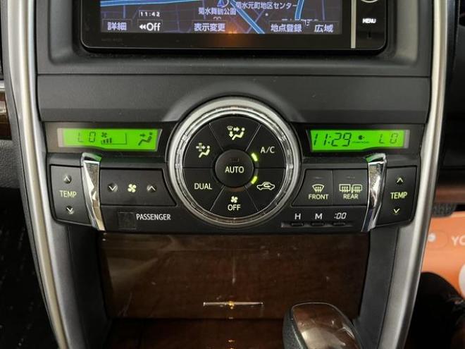 マークXプレミアム　Ｆｏｕｒ　最上級グレード　本州仕入　寒冷地仕様　禁煙車　純正ハーフレザーシート　両席シートヒーター　純正ナビ　フルセグ地デジ　Ｂｌｕｅｔｏｏｔｈオーディオ　ＤＶＤ再生　バックカメラ　ＨＩＤヘッドライト　ＥＴＣ 4WD 2500 4Dr