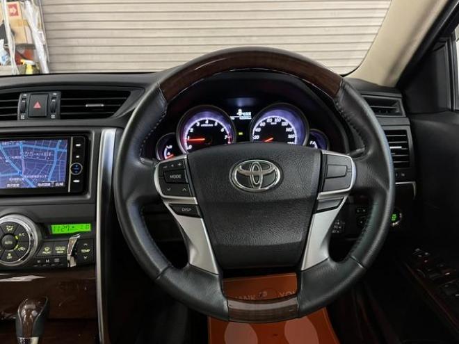 マークXプレミアム　Ｆｏｕｒ　最上級グレード　本州仕入　寒冷地仕様　禁煙車　純正ハーフレザーシート　両席シートヒーター　純正ナビ　フルセグ地デジ　Ｂｌｕｅｔｏｏｔｈオーディオ　ＤＶＤ再生　バックカメラ　ＨＩＤヘッドライト　ＥＴＣ 4WD 2500 4Dr