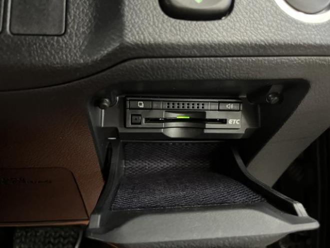 マークXプレミアム　Ｆｏｕｒ　最上級グレード　本州仕入　寒冷地仕様　禁煙車　純正ハーフレザーシート　両席シートヒーター　純正ナビ　フルセグ地デジ　Ｂｌｕｅｔｏｏｔｈオーディオ　ＤＶＤ再生　バックカメラ　ＨＩＤヘッドライト　ＥＴＣ 4WD 2500 4Dr