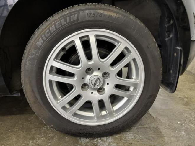 キューブ１５Ｘ　Ｆｏｕｒ　インディゴ＋プラズマ　ワンオーナー　禁煙車　Ｂｌｕｅｔｏｏｔｈ　純正ナビ　地デジ　ＤＶＤ再生　バックカメラ　インテリジェントキー　純正１５インチＡＷ　スタッドレスタイヤ付　ドライブレコーダー　純正ドアバイザー　ＥＴＣ 4WD 1500 5Dr