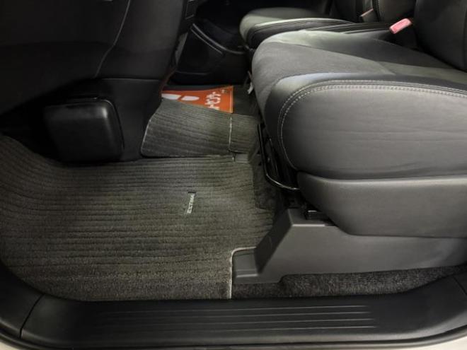 エスティマアエラス　プレミアムエディション　本州仕入　禁煙車　パワーバックドア　両側パワースライドドア　純正ナビ　地デジ　Ｂｌｕｅｔｏｏｔｈ　バックカメラ　純正ブラックハーフレザーシート　純正１８インチＡＷ　社外１６ＡＷ＋スタッドレスタイヤ付 4WD 2400 5Dr