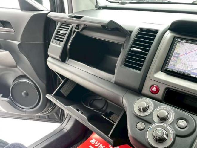 クロスロード2.0 20X HIDエディション 4WD　パワステ　パワーウィンドウ　アルミホイール　エアコン　ABS　バックカメラ　キーレスエントリー　3列シート　盗難防止装置　横滑り防止装置　ディスチャージドランプ　全塗装済 2000