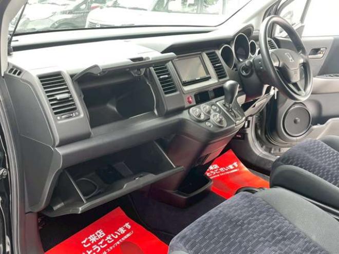 クロスロード2.0 20X HIDエディション 4WD　パワステ　パワーウィンドウ　アルミホイール　エアコン　ABS　バックカメラ　キーレスエントリー　3列シート　盗難防止装置　横滑り防止装置　ディスチャージドランプ　全塗装済 2000
