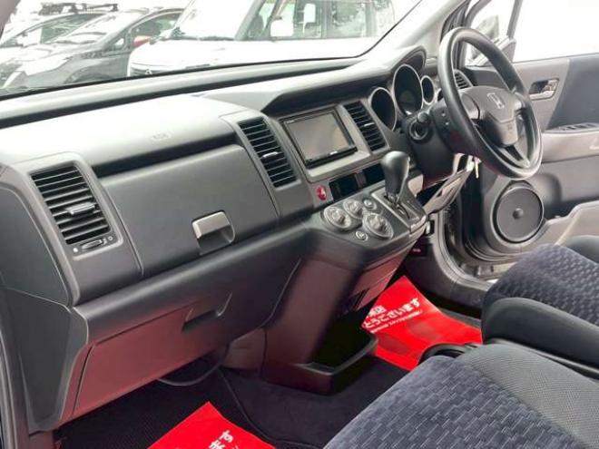 クロスロード2.0 20X HIDエディション 4WD　パワステ　パワーウィンドウ　アルミホイール　エアコン　ABS　バックカメラ　キーレスエントリー　3列シート　盗難防止装置　横滑り防止装置　ディスチャージドランプ　全塗装済 2000