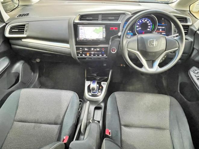 フィット1.5ハイブリッドFパッケージ 4WD 5年保証 スマキー ナビ ETC 自社認証工場 車検整備2年付 修復歴無 寒冷地仕様 禁煙