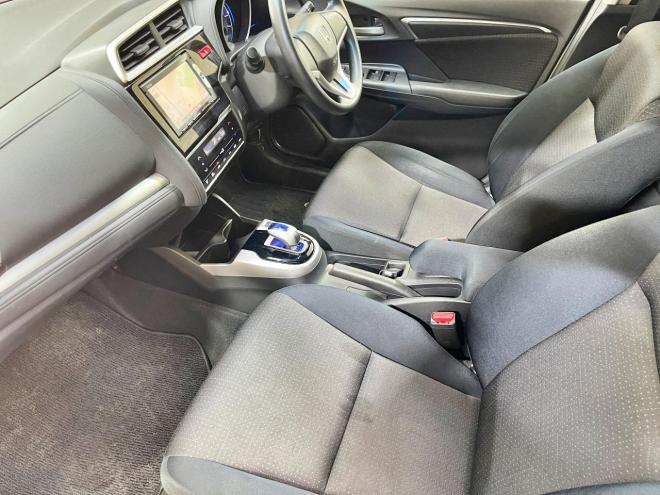 フィット1.5ハイブリッドFパッケージ 4WD 5年保証 スマキー ナビ ETC 自社認証工場 車検整備2年付 修復歴無 寒冷地仕様 禁煙