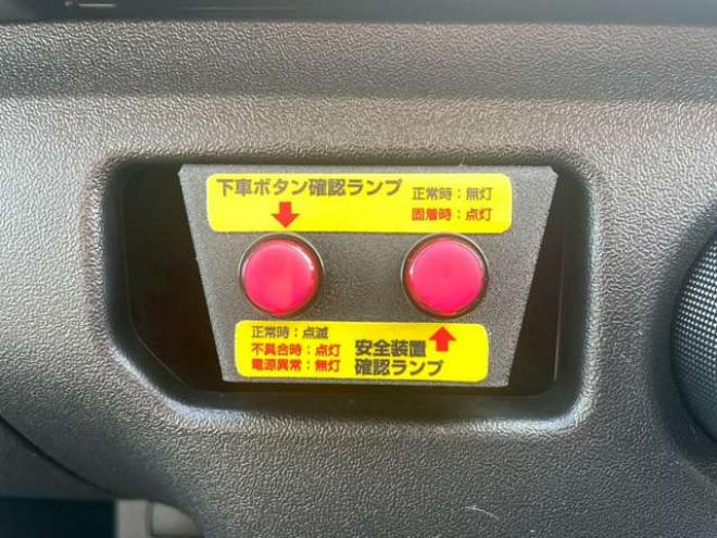 ハイエースコミューター 2.7 DX 4WD　4WD　乗車定員大人4人+幼児18人　置き去り防止装置　リヤヒーター　リヤエアコン 2700