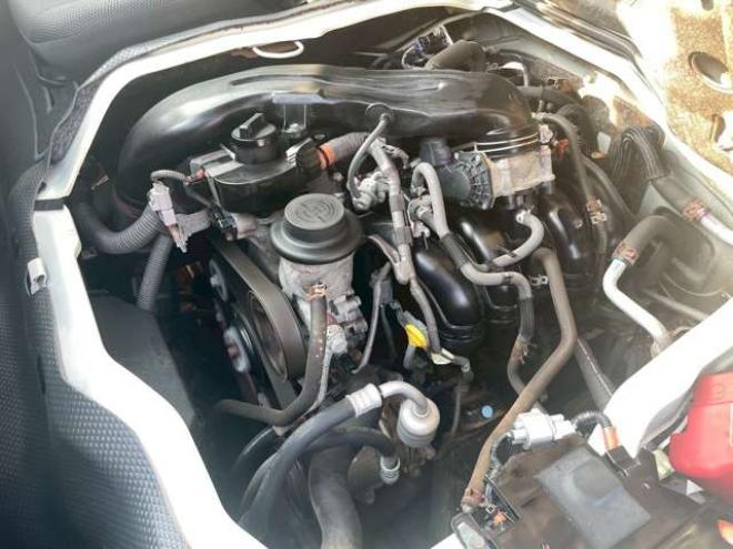 ハイエースコミューター 2.7 DX 4WD　4WD　乗車定員大人4人+幼児18人　置き去り防止装置　リヤヒーター　リヤエアコン 2700