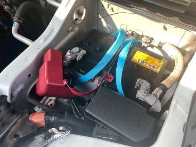 ハイエースコミューター 2.7 DX 4WD　4WD　乗車定員大人4人+幼児18人　置き去り防止装置　リヤヒーター　リヤエアコン 2700