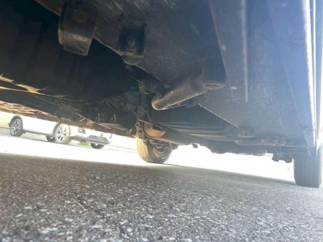 ハイエースコミューター 2.7 DX 4WD　4WD　乗車定員大人4人+幼児18人　置き去り防止装置　リヤヒーター　リヤエアコン 2700