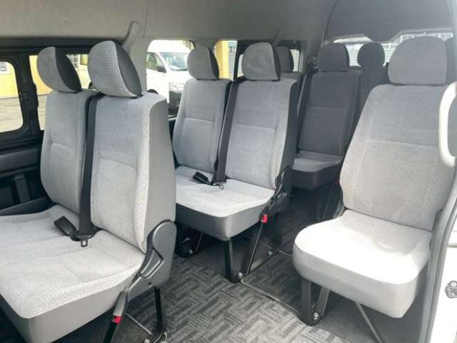ハイエースコミューター 2.7 GL 4WD　4WD　14人乗り　リヤヒーター　リヤエアコン 2700
