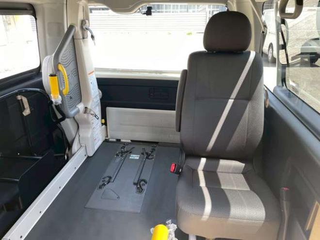 ハイエースバン2.8 ウェルキャブ Bタイプ ロング ディーゼルターボ 4WD　4WD　寒冷地仕様　10人乗り(車いす2基+8人)　パワースライドドア　リヤクーラー　リヤヒーター 福祉車両 2800