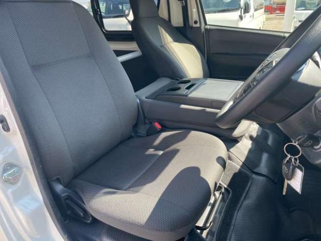 ハイエースバン2.8 DX ロング ディーゼルターボ 4WD　 2800