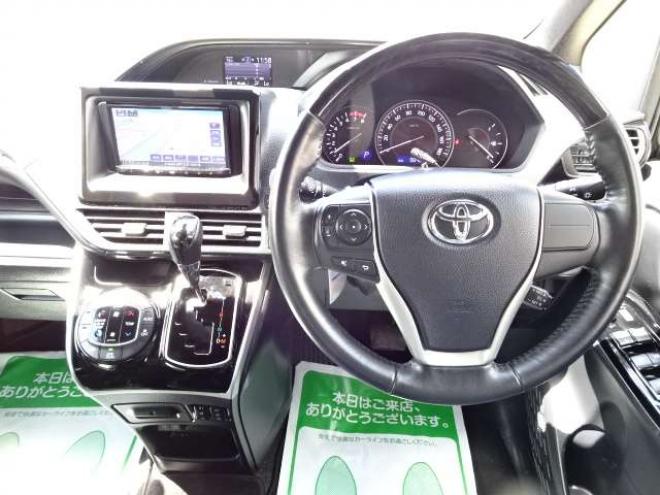 エスクァイア2.0 Gi 4WD　本州車　保証1年/走行距離無制限　後期 4WD　セーフティセンス　両側パワースライドドア　バックカメラ　本革シート　前席シートヒーター　アイドリングストップ　ビルトインETC　LEDヘッドライト　冬タイヤ付 2000