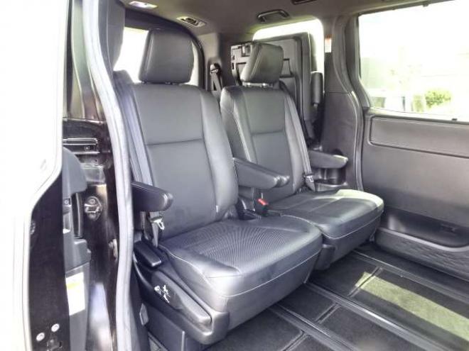 エスクァイア2.0 Gi 4WD　本州車　保証1年/走行距離無制限　後期 4WD　セーフティセンス　両側パワースライドドア　バックカメラ　本革シート　前席シートヒーター　アイドリングストップ　ビルトインETC　LEDヘッドライト　冬タイヤ付 2000